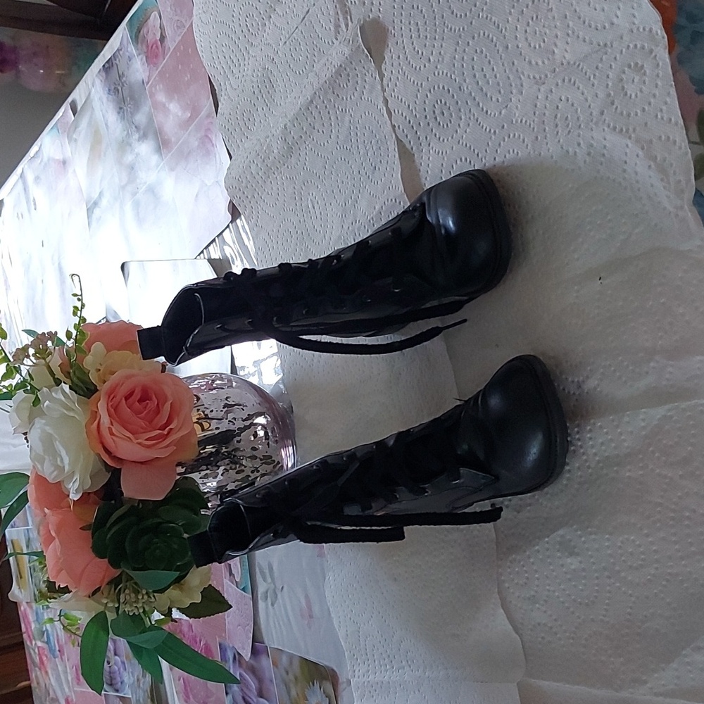 Girl's boots